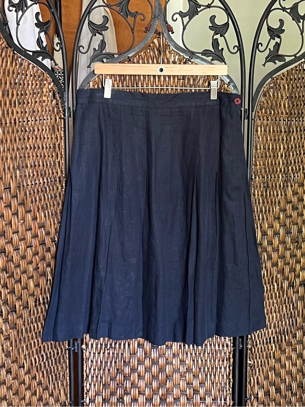 14 Linen Pleated Knee Length Navy Blue Skirt